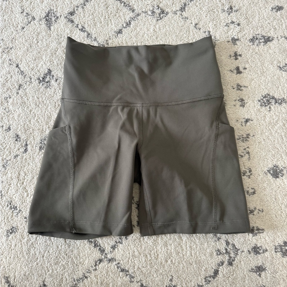 Lululemon Wunder Train High-Rise Short with Pockets 5.5”